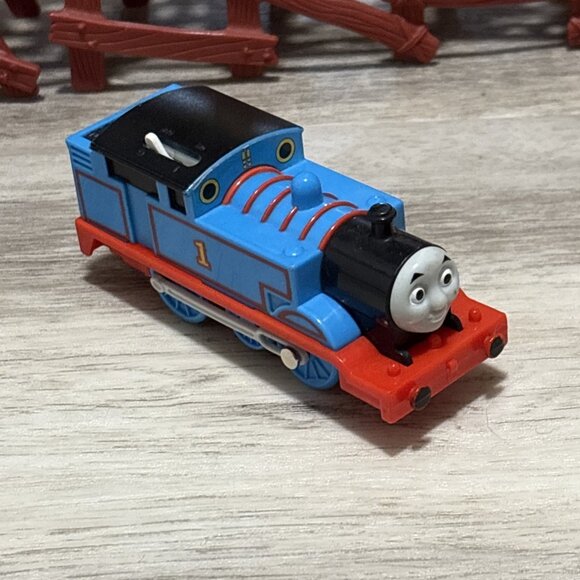 Thomas & Friends Track Master Shake Shake Bridge with Motorized Train Complete - Picture 2 of 14